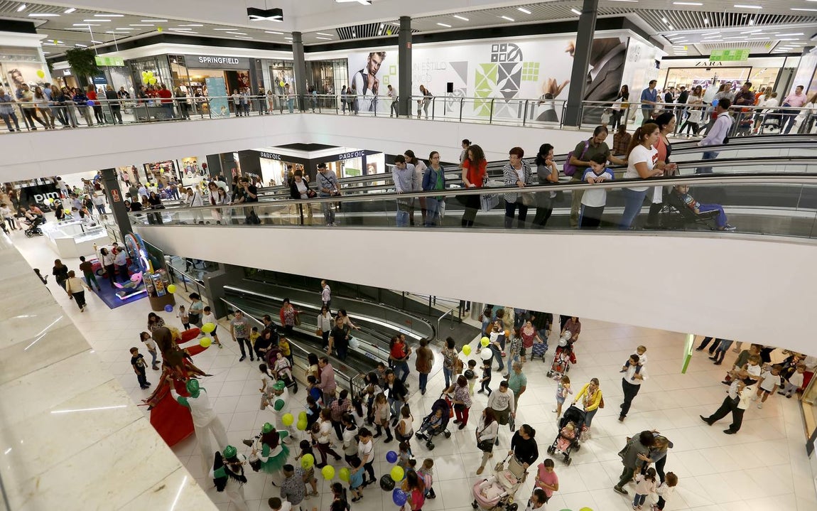 Exitosa primera «Shopping Night» de La Sierra, en imágenes