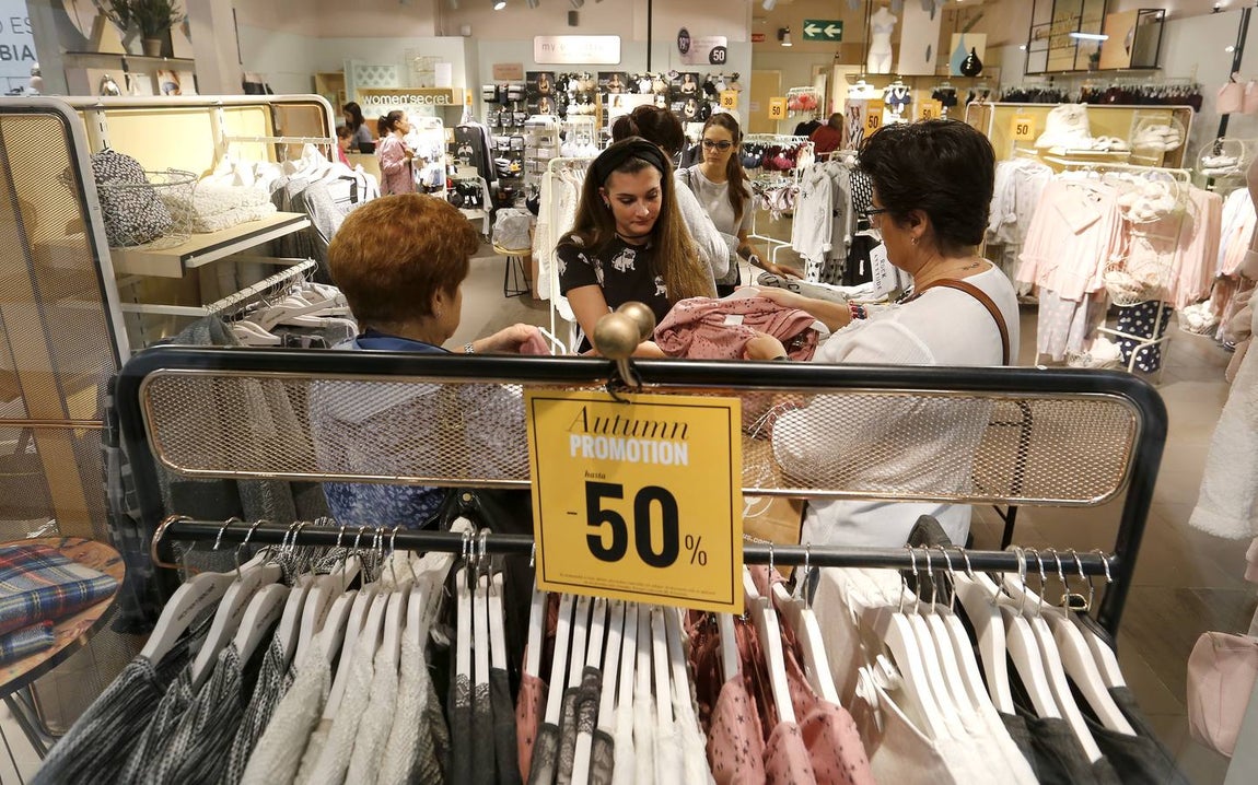 Exitosa primera «Shopping Night» de La Sierra, en imágenes
