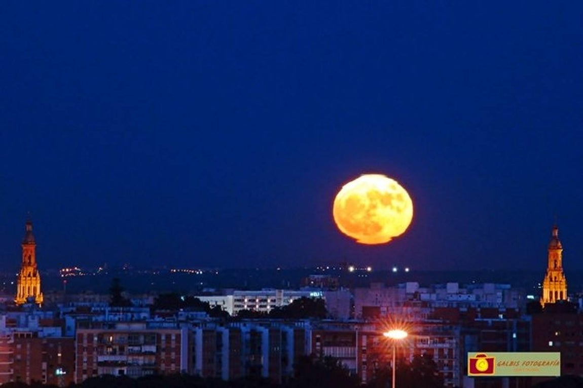 Las mejores fotos de la superluna por los lectores de ABC de Sevilla