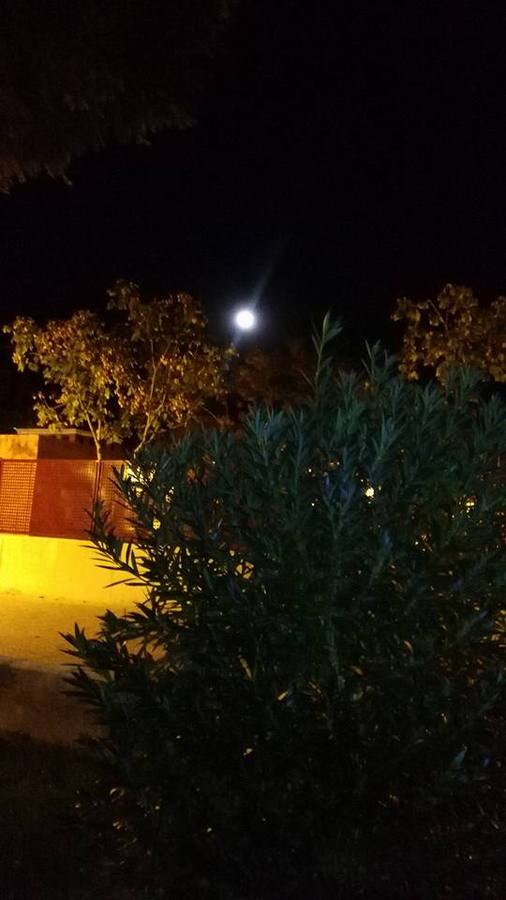 Las mejores fotos de la superluna por los lectores de ABC de Sevilla