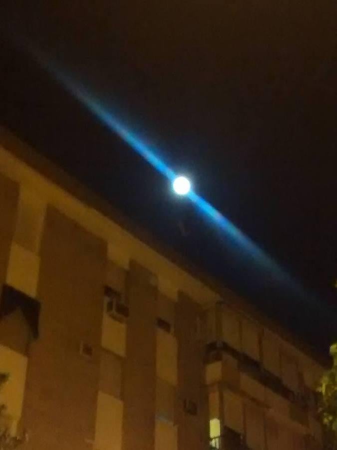 Las mejores fotos de la superluna por los lectores de ABC de Sevilla