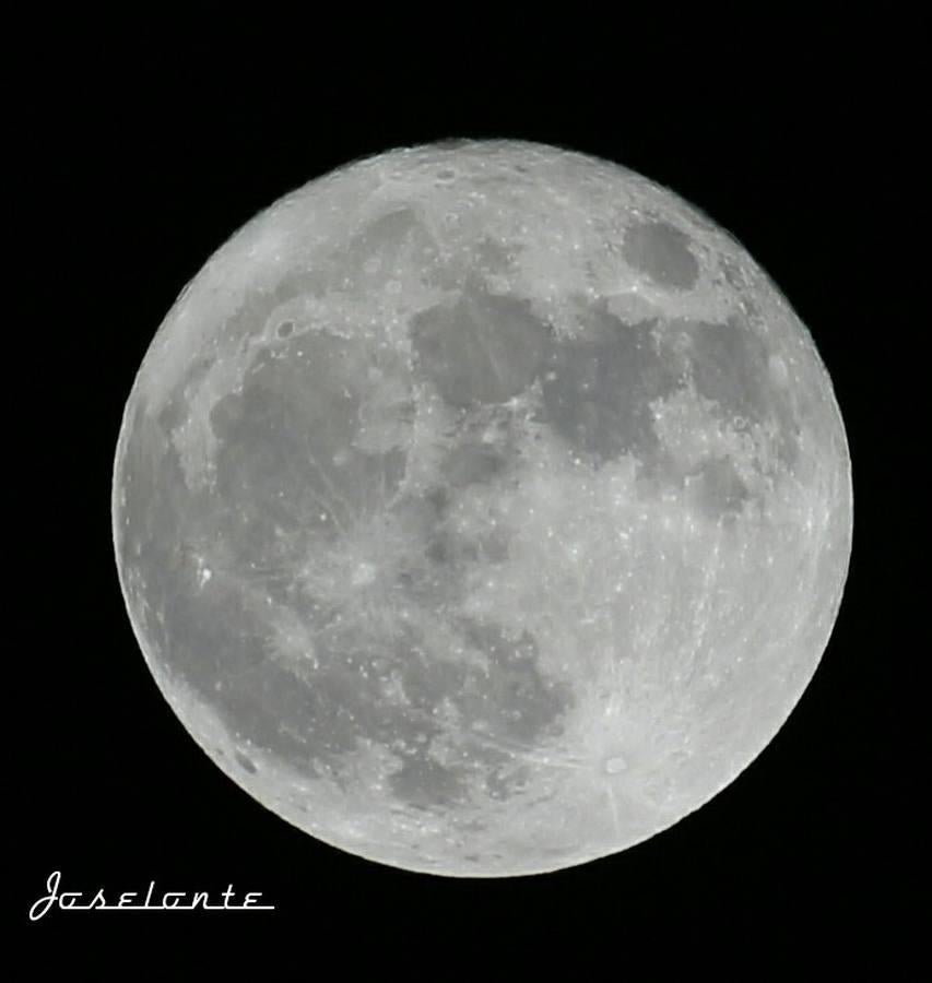 Las mejores fotos de la superluna por los lectores de ABC de Sevilla
