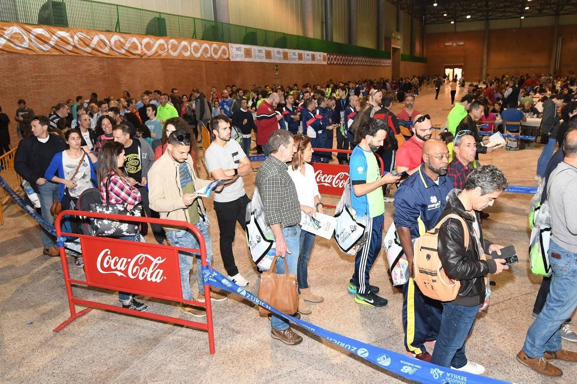 Gran afluencia de público en la Feria del corredor del Maratón de Sevilla
