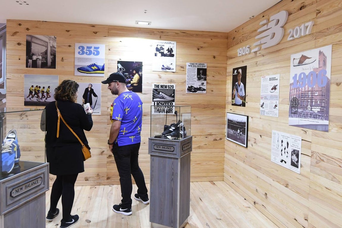 Gran afluencia de público en la Feria del corredor del Maratón de Sevilla