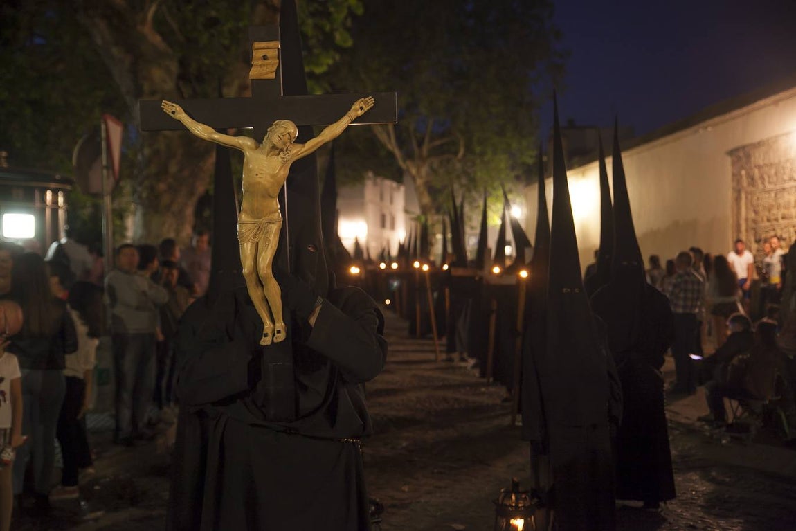 Las fotos de la hermandad del Via Crucis el Lunes Santo de la Semana Santa de Córdoba 2017