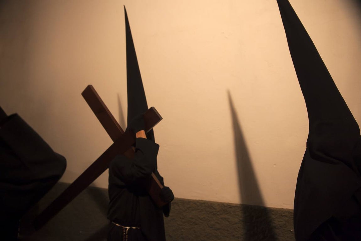 Las fotos de la hermandad del Via Crucis el Lunes Santo de la Semana Santa de Córdoba 2017