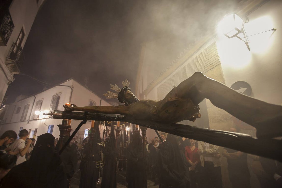 Las fotos de la hermandad del Via Crucis el Lunes Santo de la Semana Santa de Córdoba 2017