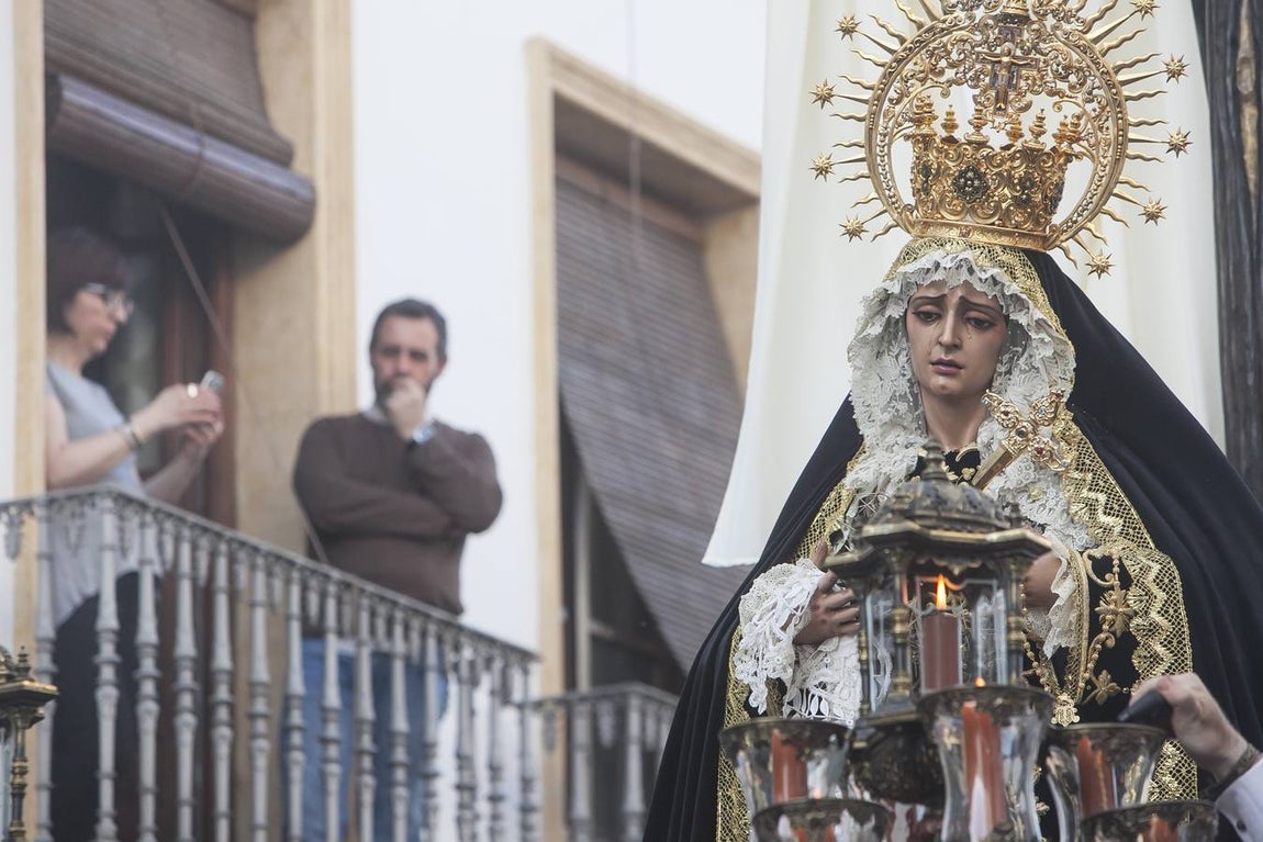 Las fotos de la Soledad del Viernes Santo de la Semana Santa de Córdoba 2017