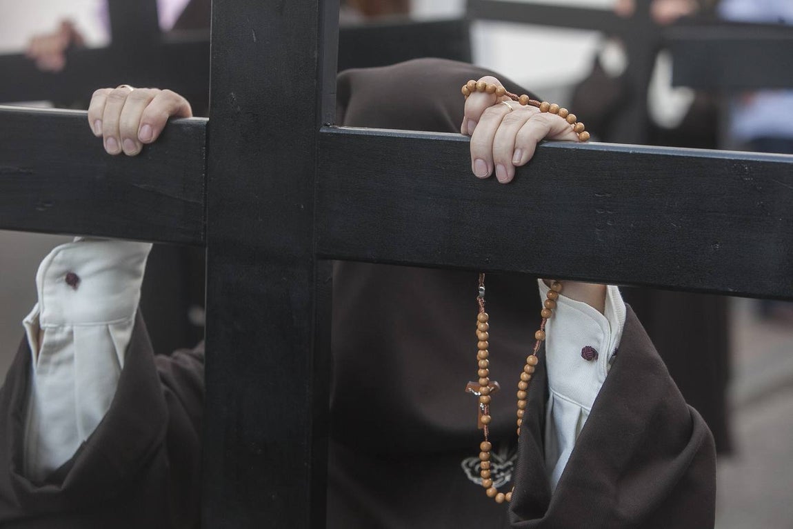 Las fotos de la Soledad del Viernes Santo de la Semana Santa de Córdoba 2017
