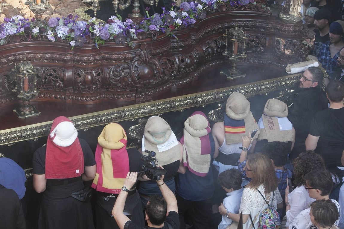 Las fotos de la Soledad del Viernes Santo de la Semana Santa de Córdoba 2017