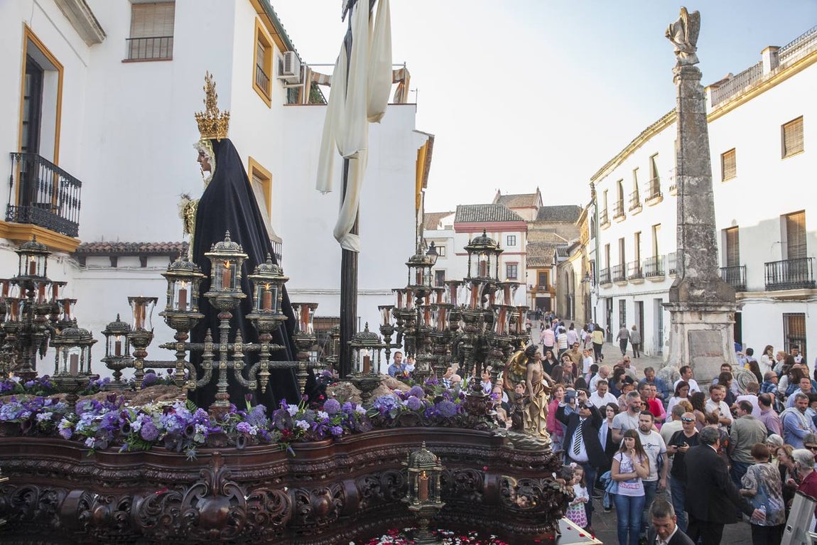Las fotos de la Soledad del Viernes Santo de la Semana Santa de Córdoba 2017