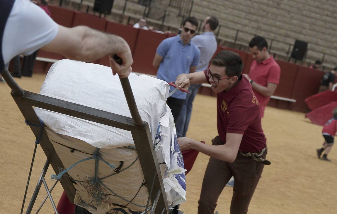 Esta actividad, organizada por la empresa Pagés en colaboración con la Fundación Cajasol, busca difundir los valores del toreo.