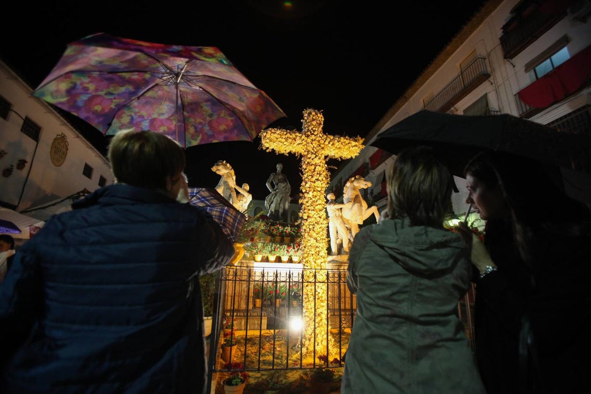 En imágenes, el primer día de las Cruces de Mayo de Córdoba 2017