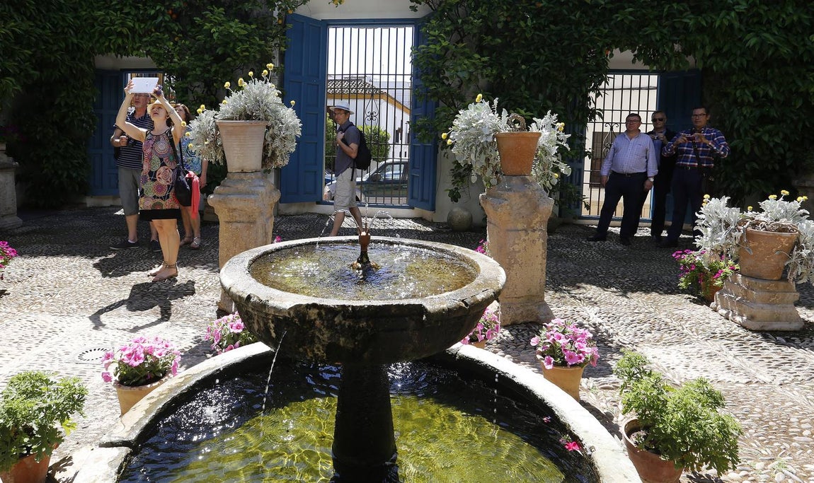 Los patios del Palacio de Viana de Córdoba, en imágenes