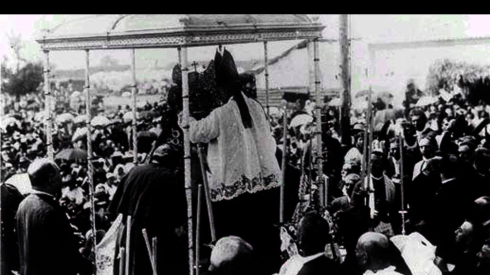 08-06-1919 Coronación Canónica de la Virgen del Rocío por el Cardenal Arzobispo de Sevilla, Monseñor Enrique Almaraz y Santos.