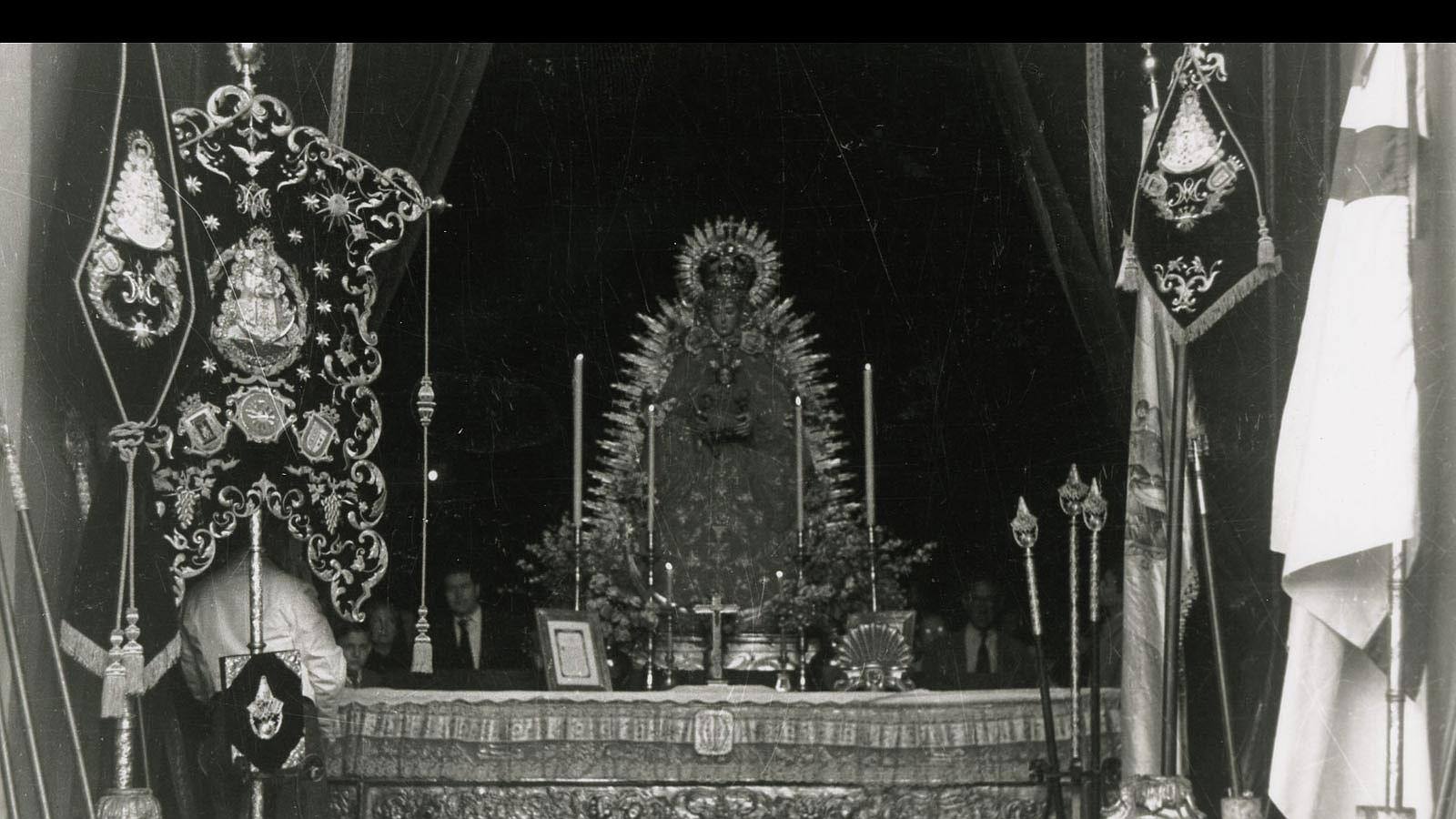 1920: Virgen del Rocío preparada para la romería.