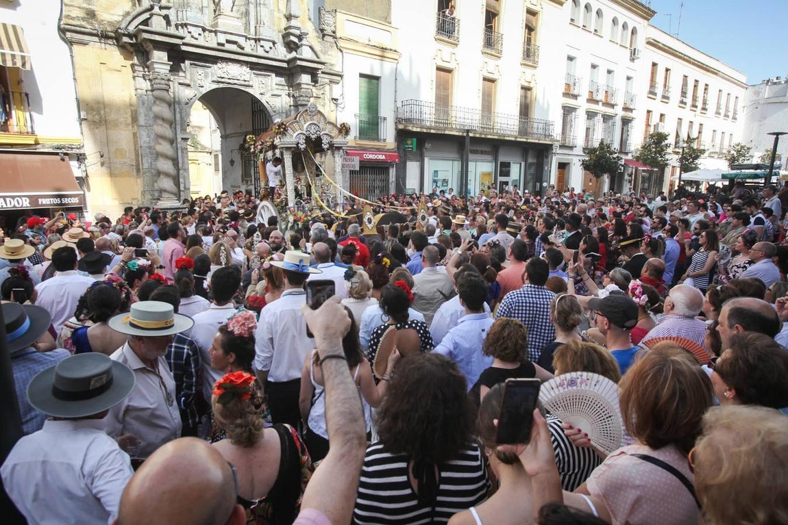 La salida de la Hermandad del Rocío de Córdoba, en imágenes