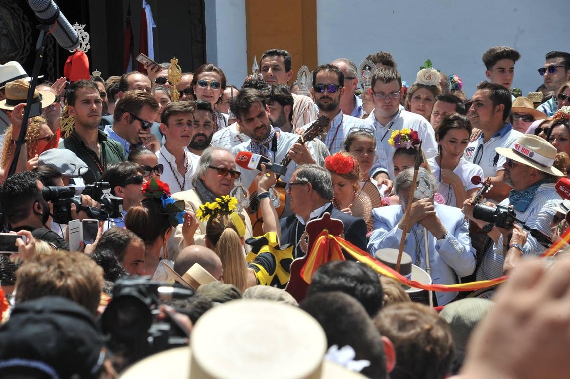 Los Romeros de la Puebla en Villamanrique homenajeando a Faustino, ya fallecido