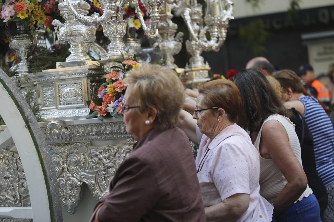 La salida de la hermandad del Rocío de Sevilla Sur, en imágenes