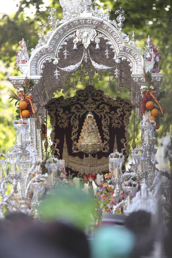 La salida de la hermandad del Rocío de Sevilla Sur, en imágenes