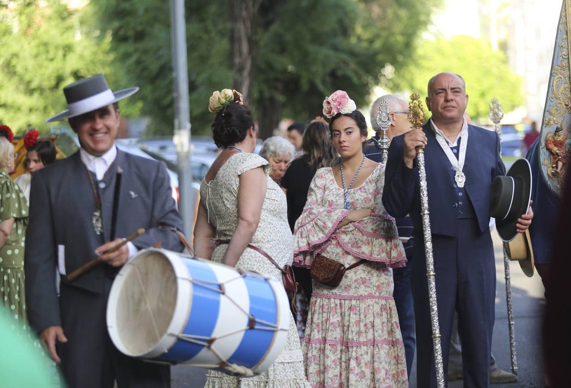 La salida de la hermandad del Rocío de Sevilla Sur, en imágenes
