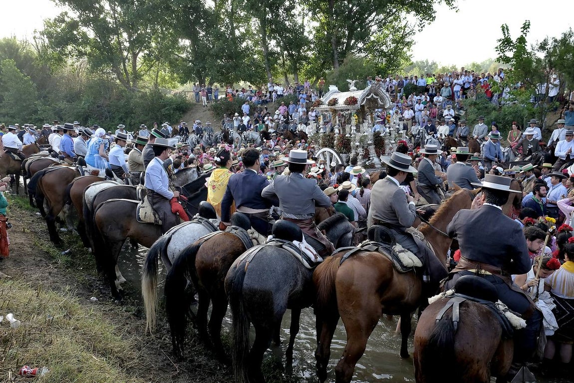 El paso del Vado del Quema de Triana, Sevilla Sur y Sevilla