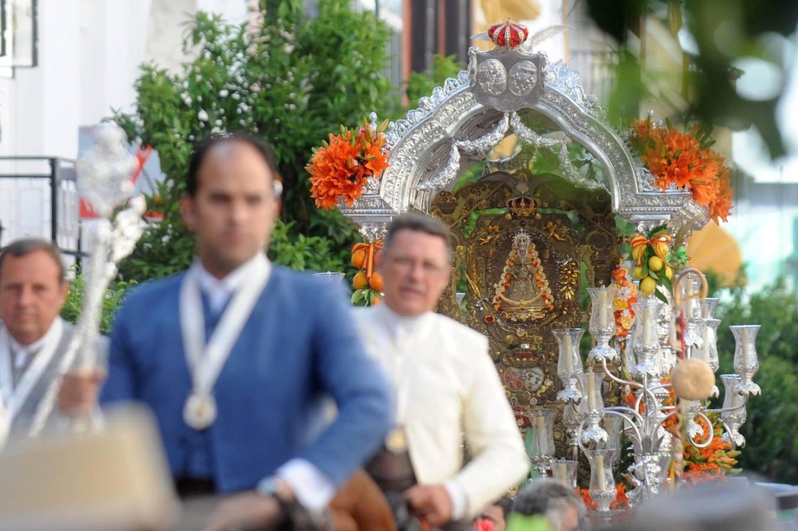 Salida de la hermandad de Triana hacia la aldea (2010)