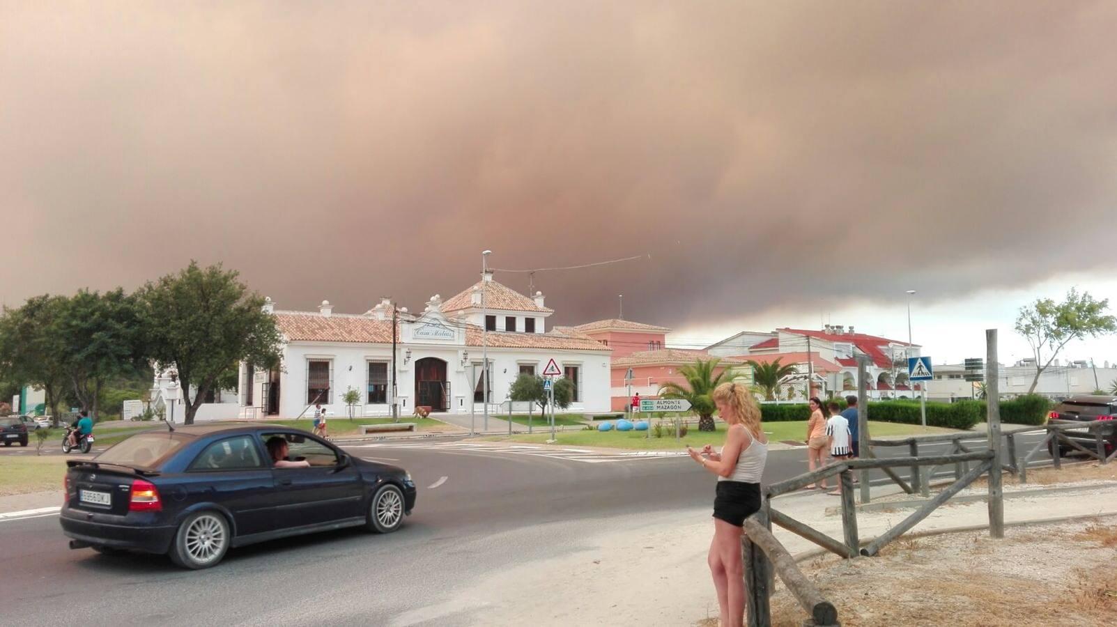 Las fotos del fuego desde Matalascañas