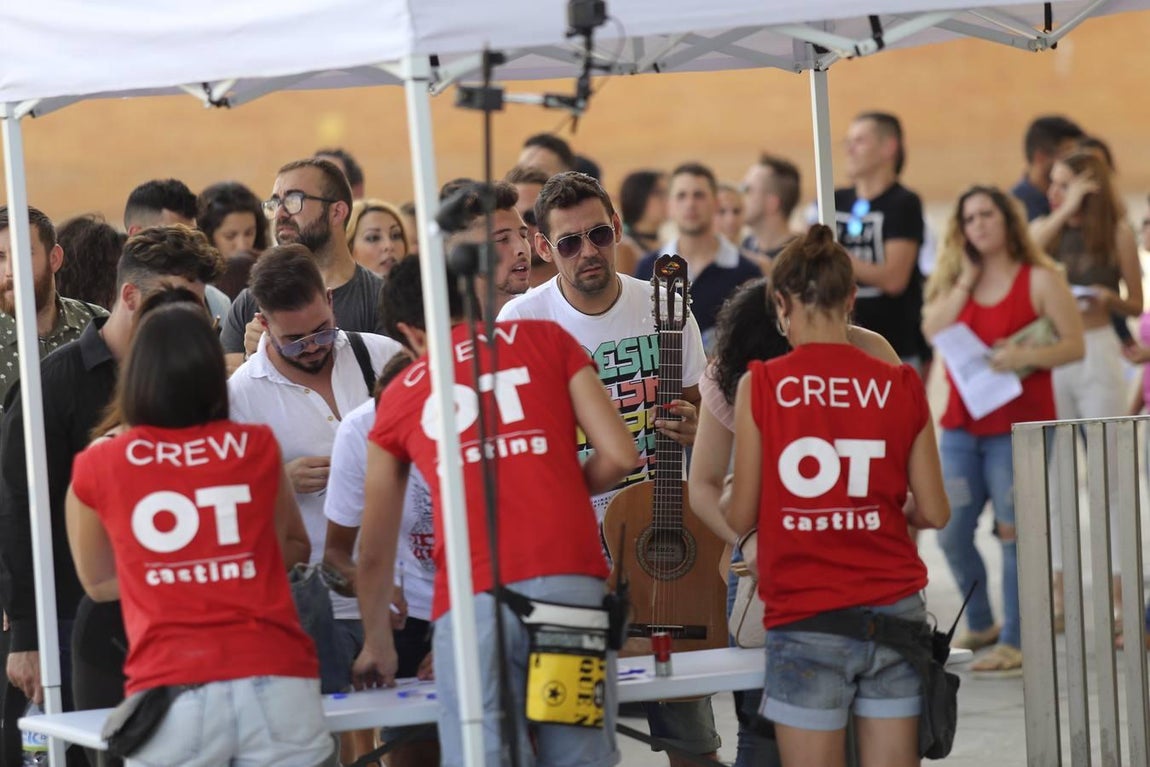 Encuéntrate en las fotos del casting de Operación Triunfo en Sevilla