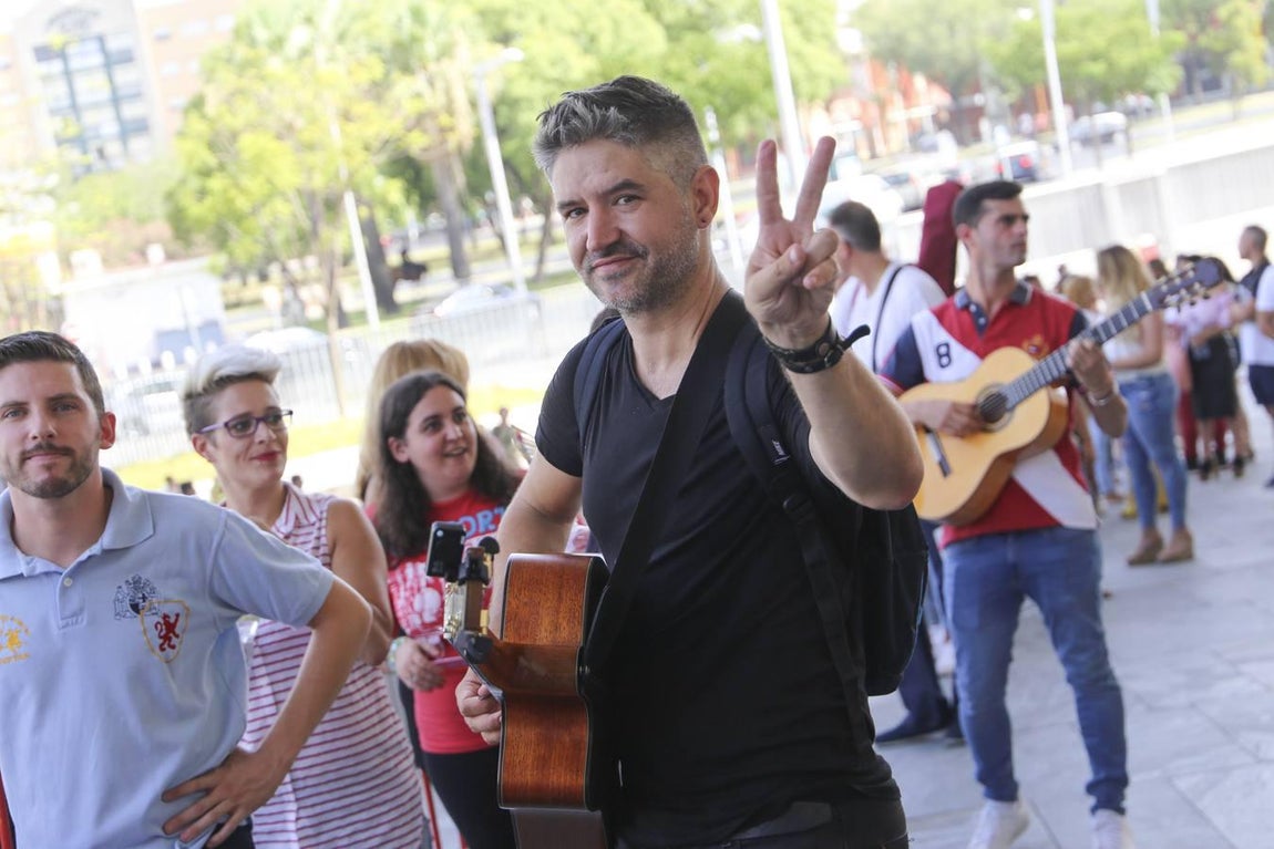 Encuéntrate en las fotos del casting de Operación Triunfo en Sevilla