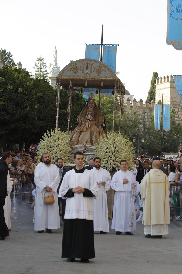 Calurosa bienvenida a la Virgen de los Reyes