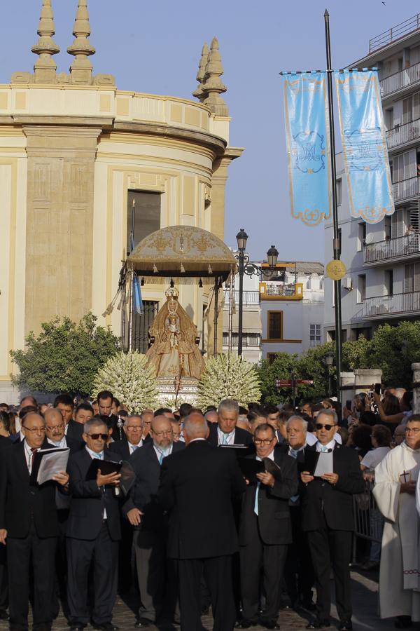 Calurosa bienvenida a la Virgen de los Reyes