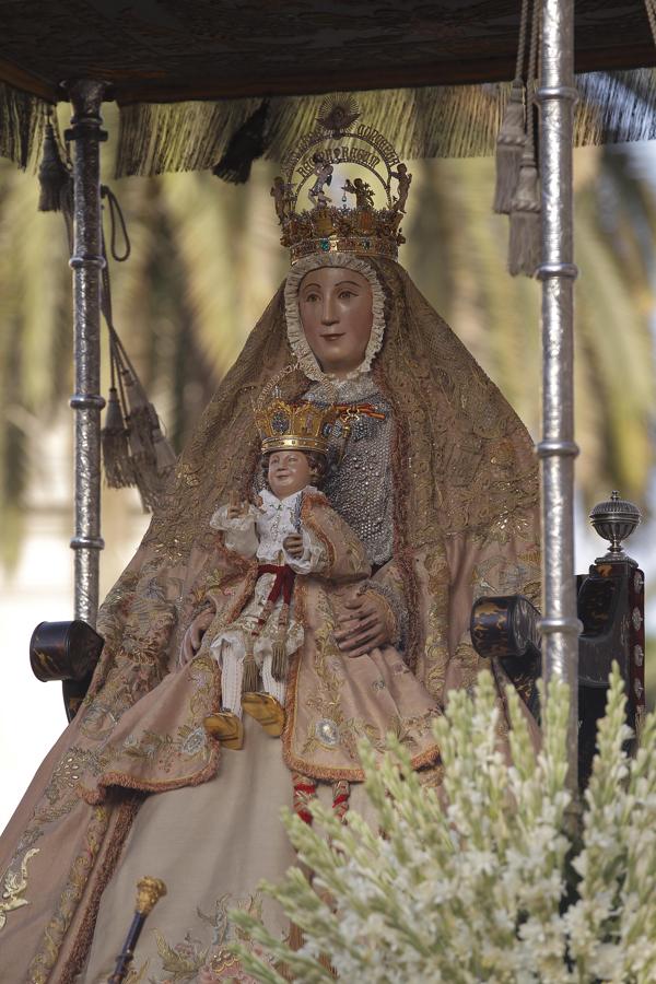 Calurosa bienvenida a la Virgen de los Reyes