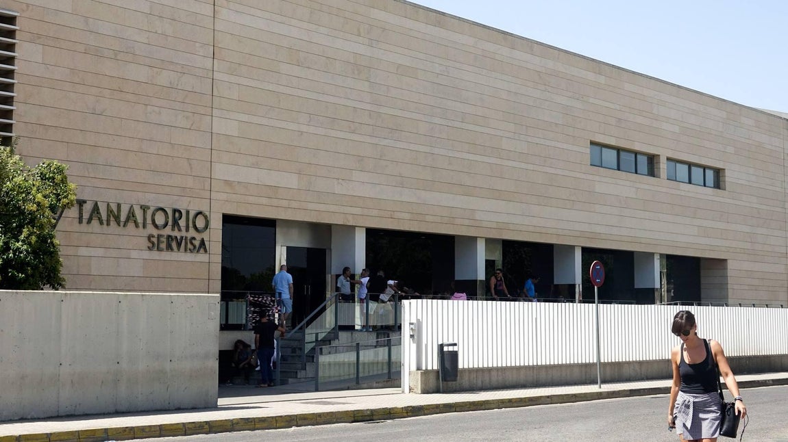 En imágenes: Muere aplastada por un ascensor en Valme