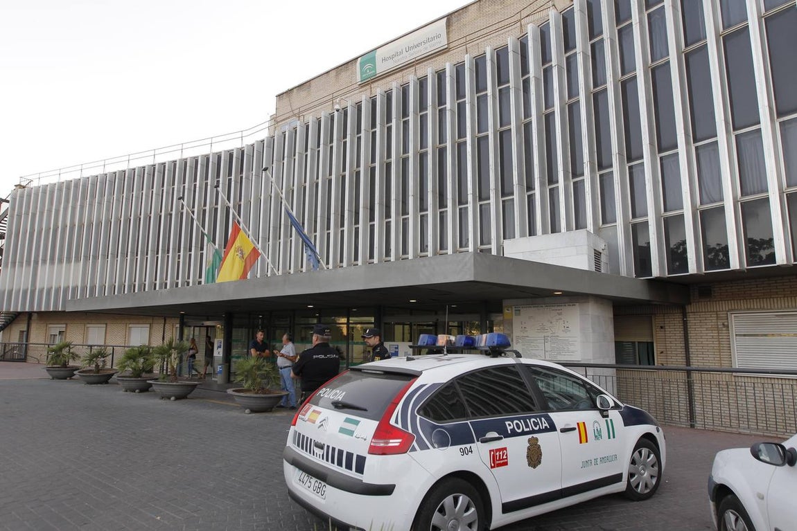 En imágenes: Muere aplastada por un ascensor en Valme