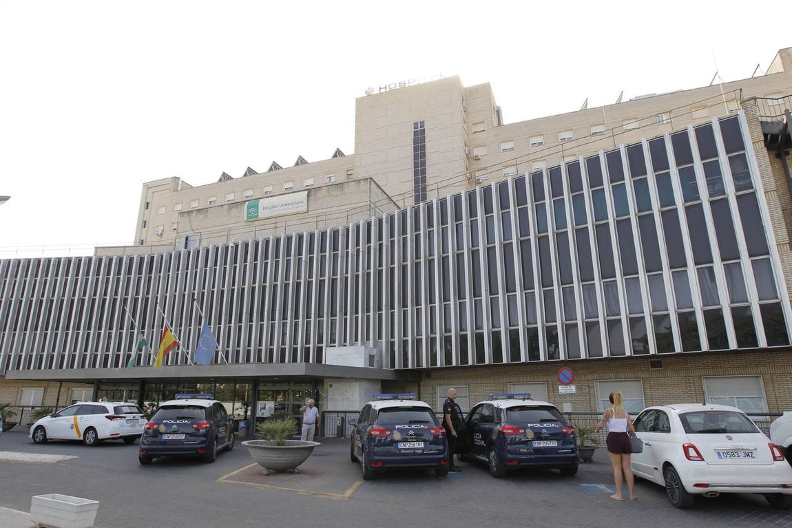 En imágenes: Muere aplastada por un ascensor en Valme