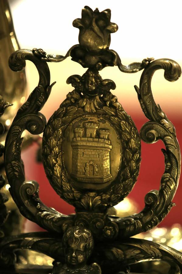 Cientos de sevillanos muestran sus respetos al Rey Santo