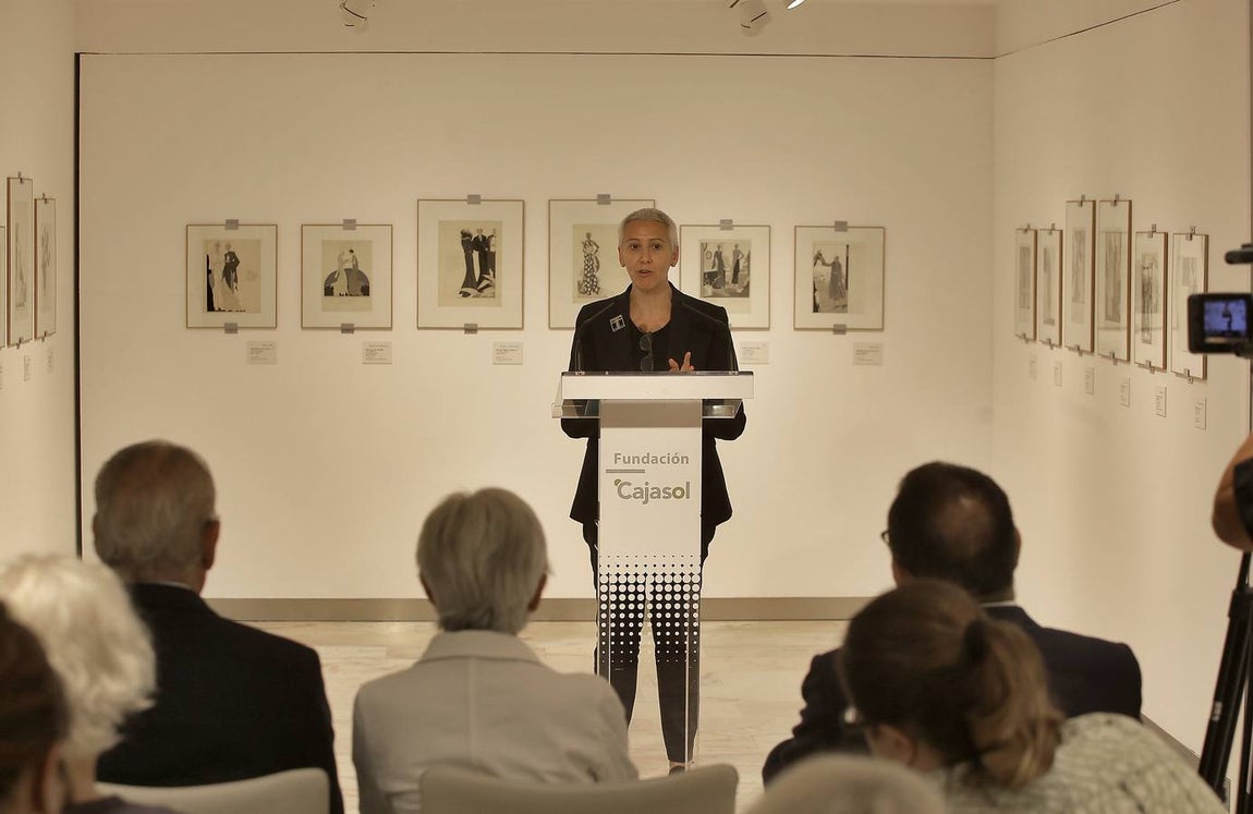 La muestra presenta piezas procedentes del Museo ABC y que están reunidas bajo el epígrafe «Crónicas de París»