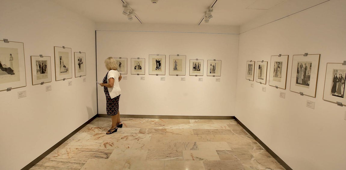 La muestra presenta piezas procedentes del Museo ABC y que están reunidas bajo el epígrafe «Crónicas de París»