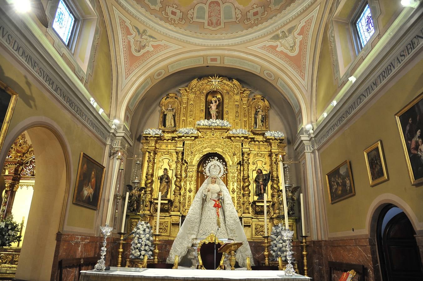 Galería del primer aniversario de la coronación de la Virgen de la Paz