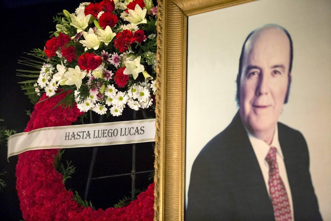 Rostros conocidos en la capilla ardiente del humorista