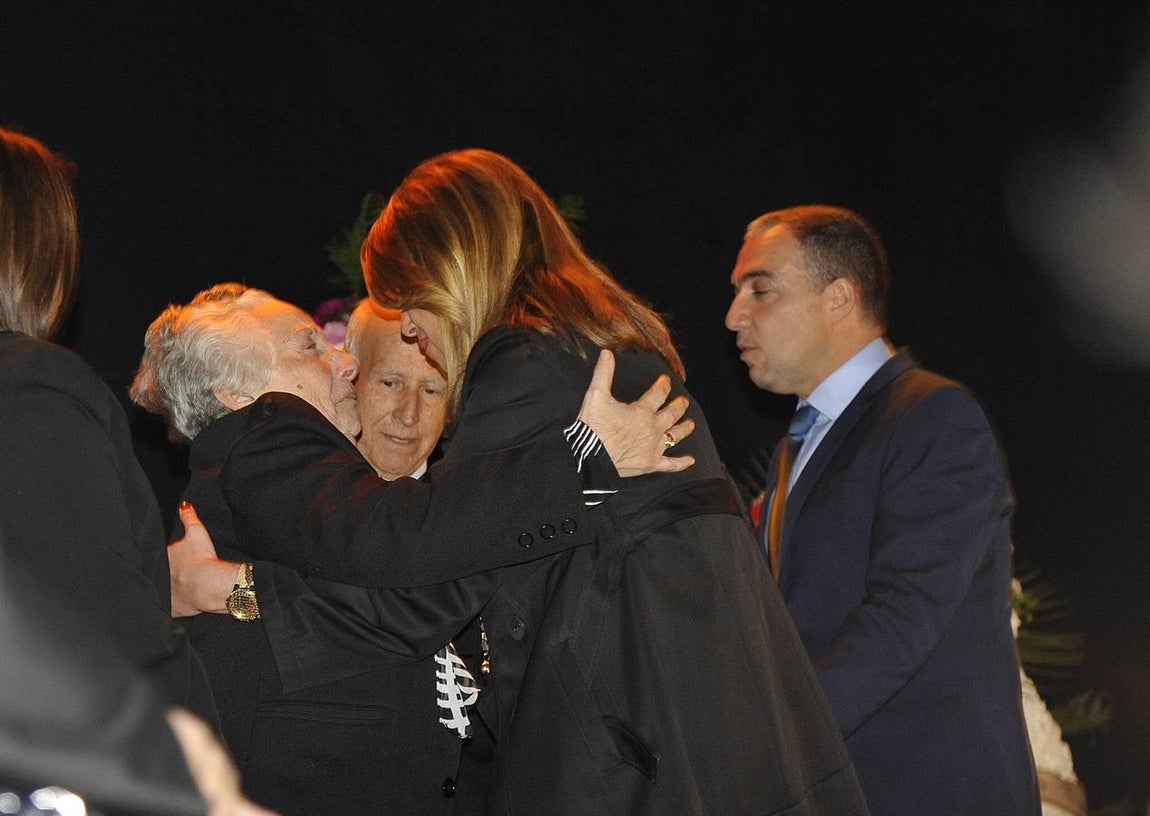 Rostros conocidos en la capilla ardiente del humorista