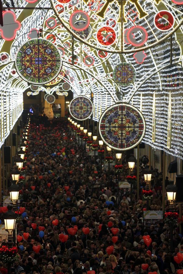 Málaga enciende la Navidad con su espectacular alumbrado
