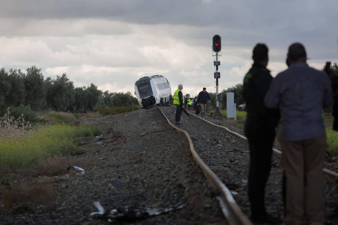 El accidente del tren Málaga-Sevilla en Arahal, en imágenes