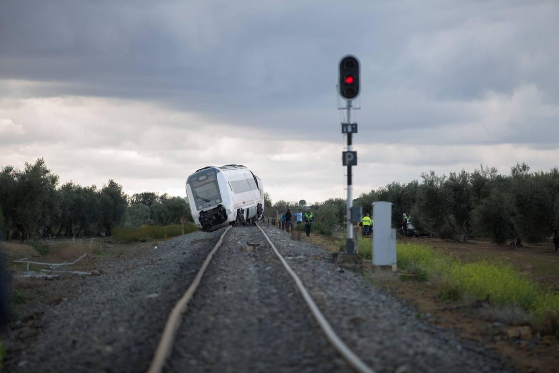 El accidente del tren Málaga-Sevilla en Arahal, en imágenes