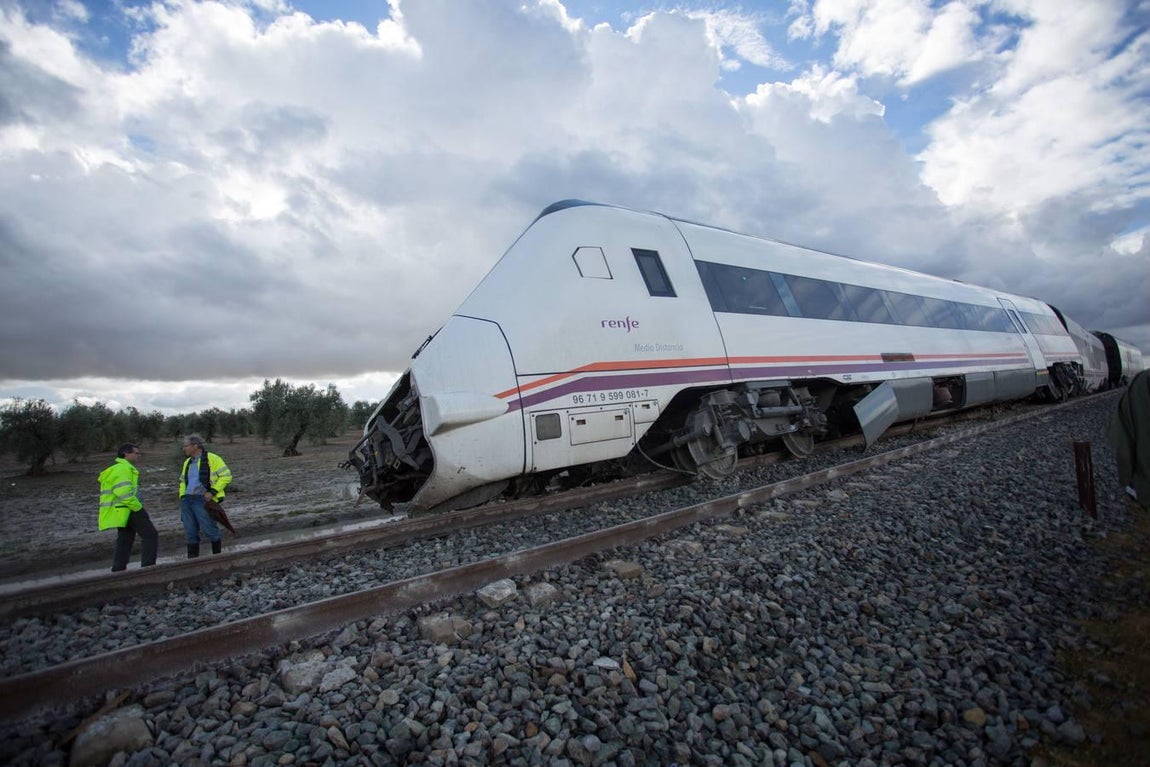El accidente del tren Málaga-Sevilla en Arahal, en imágenes