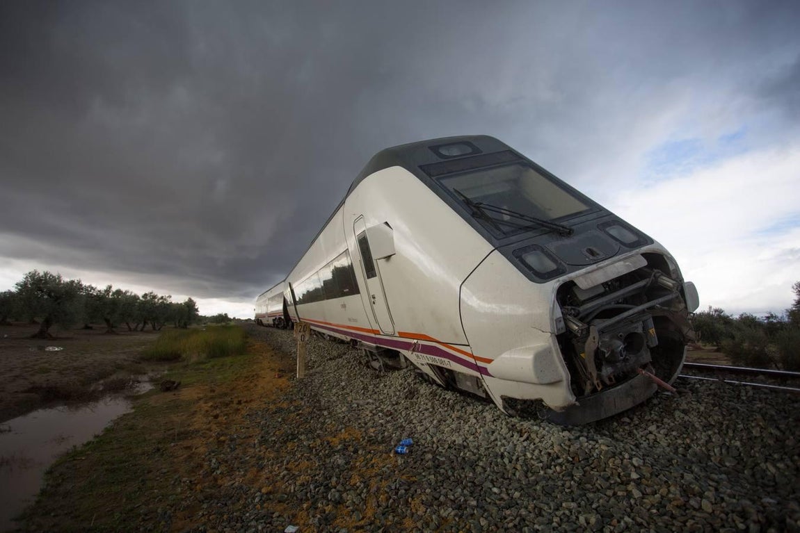 El accidente del tren Málaga-Sevilla en Arahal, en imágenes