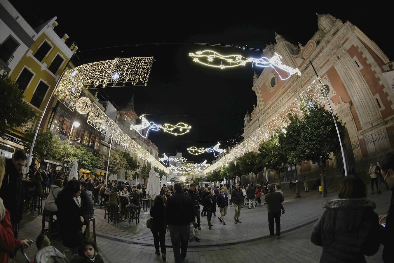 El alumbrado de la iluminación navideña de Sevilla, en imágenes