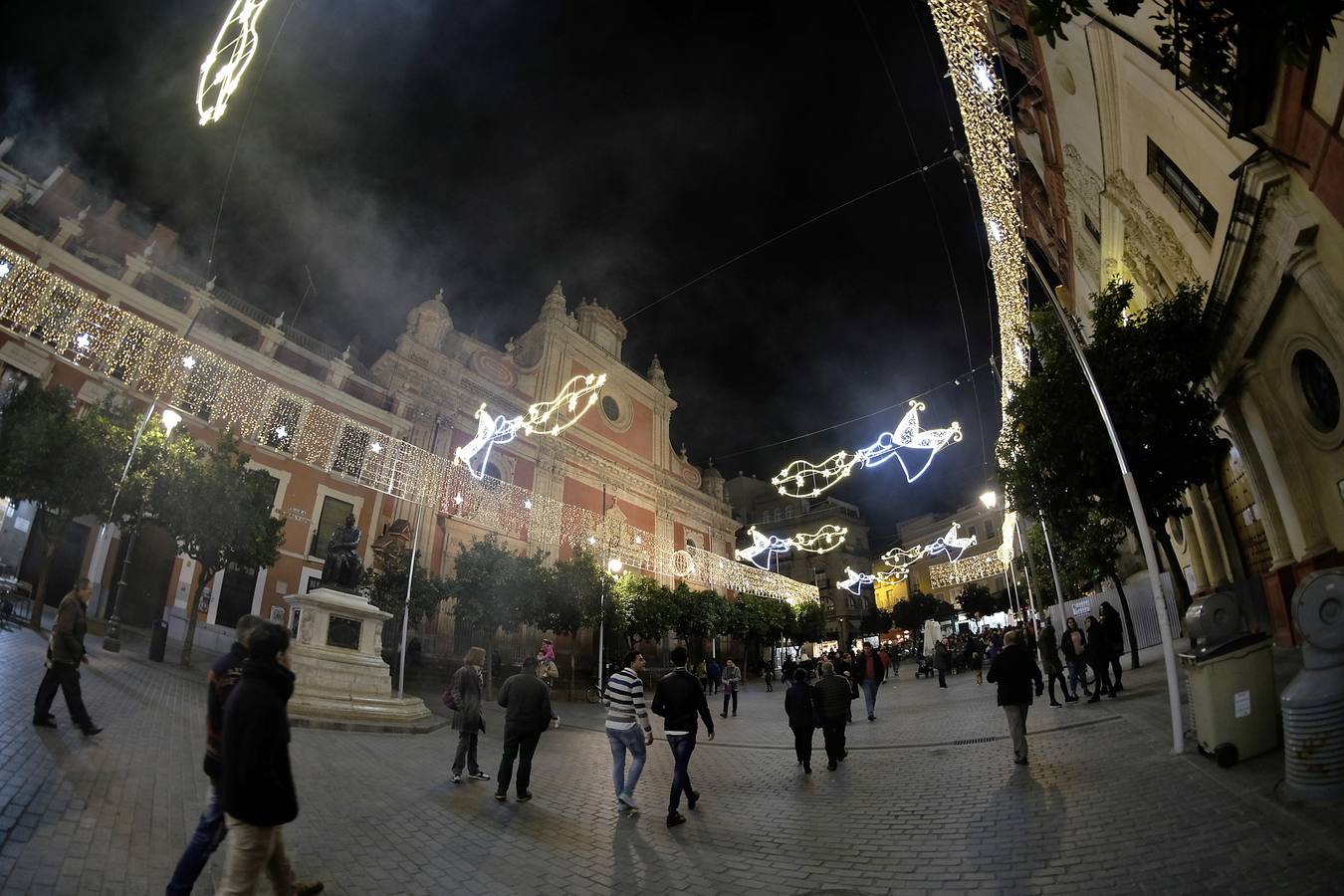 El alumbrado de la iluminación navideña de Sevilla, en imágenes