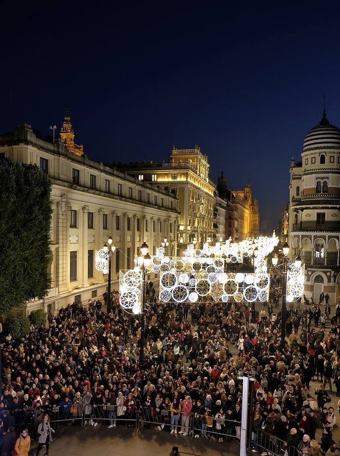 El alumbrado de la iluminación navideña de Sevilla, en imágenes